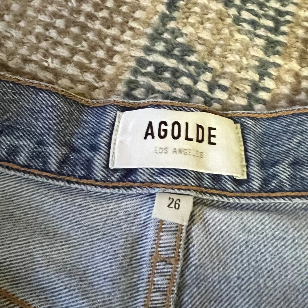 Iconic AGOLDE Parker Long Vintage High Rise Cut Off Denim Shorts Light Wash 26